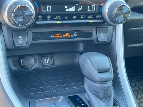 Used 2025 Toyota RAV4 XLE image 25