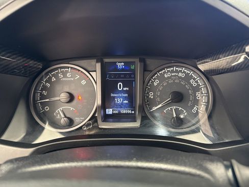 Used 2018 Toyota Tacoma TRD Off-Road image 16