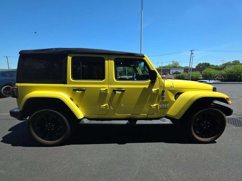 Certified 2022 Jeep Wrangler Unlimited Sahara w/ Cold Weather Group AWD/4WD image 3
