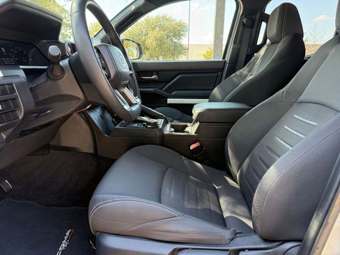 Used 2024 Toyota Tacoma TRD Off-Road image 27