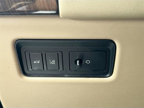 Used 2017 Land Rover Range Rover Sport HSE image 11