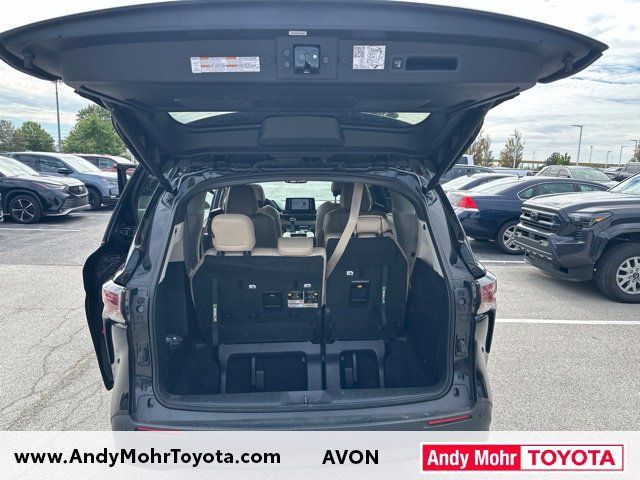 Used 2024 Toyota Sienna XLE AWD/4WD image 13