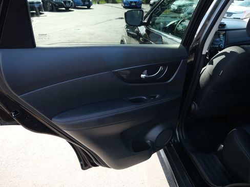 Used 2017 Nissan Rogue S w/ Appearance Package AWD/4WD image 17