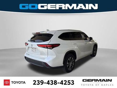 Used 2022 Toyota Highlander XLE FWD image 9
