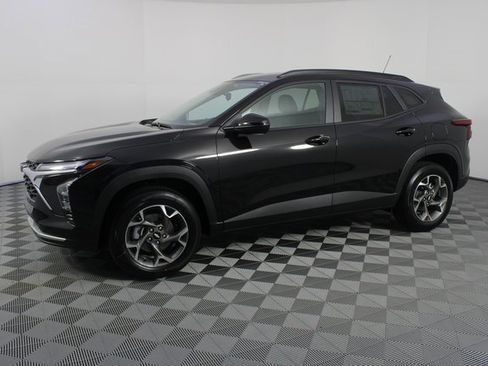 New 2026 Chevrolet Trax LT image 2