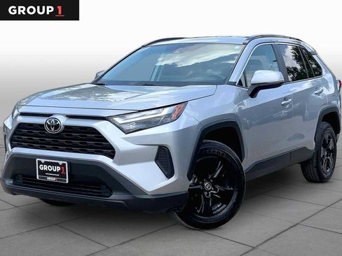 Used 2025 Toyota RAV4 XLE FWD image 1