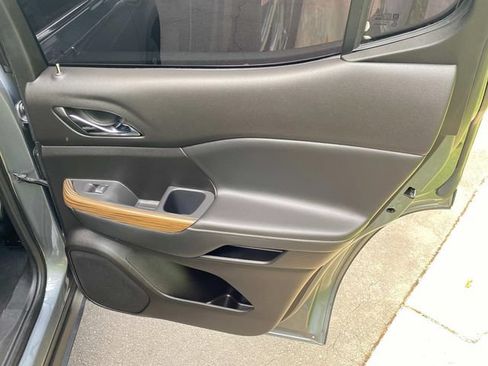 Used 2022 GMC Acadia SLE FWD image 35