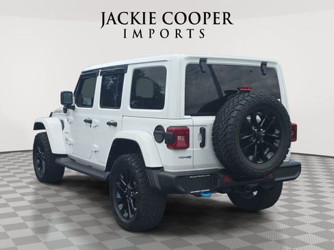 Used 2022 Jeep Wrangler Unlimited Sahara w/ Cold Weather Group AWD/4WD image 7