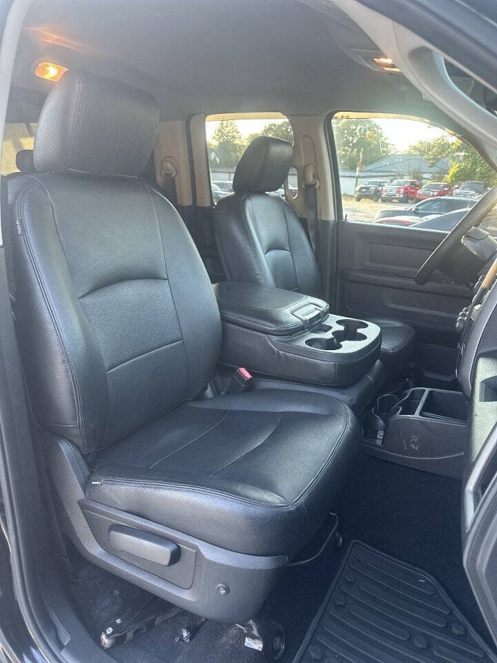 Used 2015 RAM 1500 Express w/ Black Ram 1500 Express Group AWD/4WD image 33