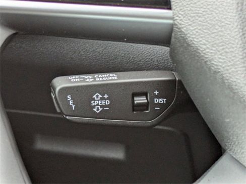 Used 2025 Audi Q5 Premium w/ Convenience Package image 21