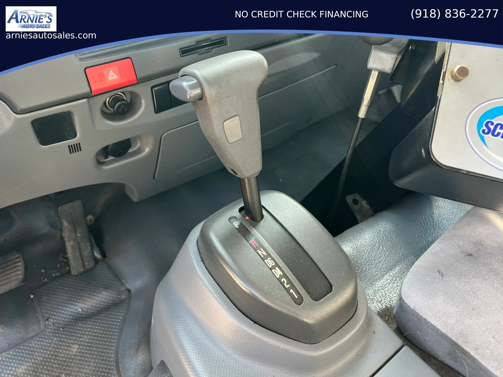 Used 2016 Isuzu NPR RWD image 12
