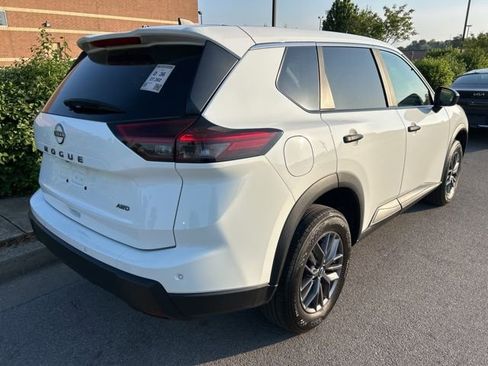 Used 2024 Nissan Rogue S AWD/4WD image 3