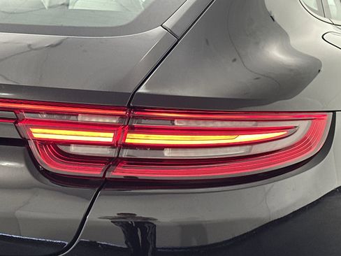 Used 2018 Porsche Panamera 4 image 30