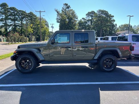 New 2025 Jeep Gladiator Sport image 12