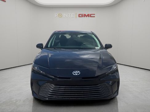 Used 2025 Toyota Camry LE image 8