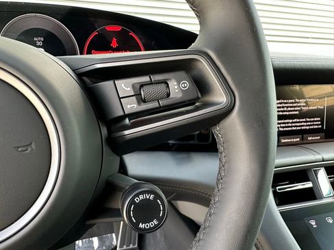 Used 2025 Porsche Taycan image 20