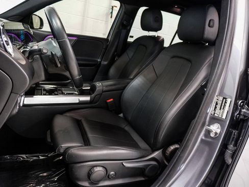 Used 2022 Mercedes-Benz GLB 250 4MATIC w/ Premium Package Lite image 6