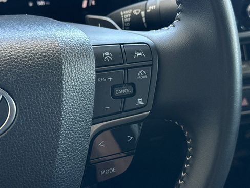 Used 2025 Toyota Camry SE FWD image 27