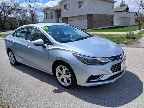 Used 2017 Chevrolet Cruze Premier image 4