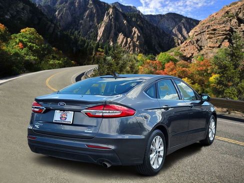 Used 2020 Ford Fusion SE FWD image 3