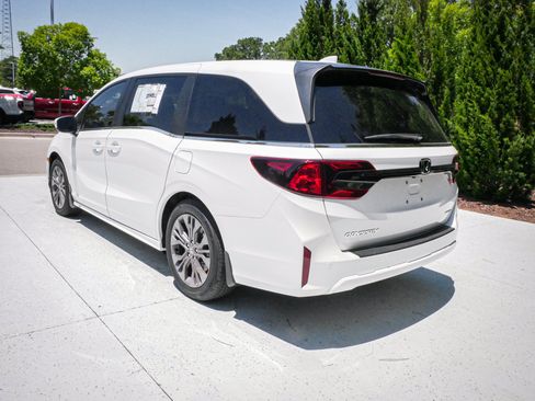 New 2026 Honda Odyssey Touring image 8