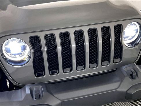 Used 2021 Jeep Wrangler Unlimited Sahara image 27