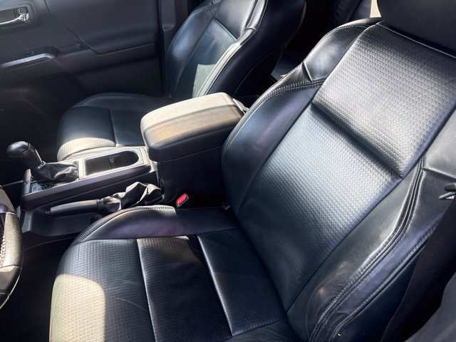 Used 2019 Toyota Tacoma TRD Off-Road AWD/4WD image 27