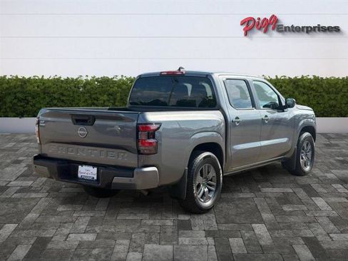 Used 2025 Nissan Frontier SV RWD image 8