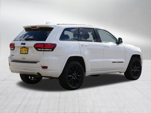 Used 2018 Jeep Grand Cherokee Altitude AWD/4WD image 7