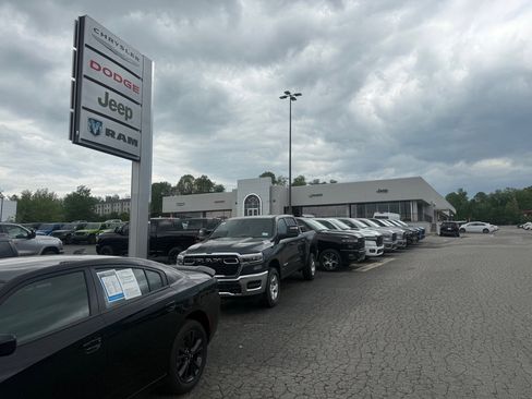 Used 2023 Jeep Grand Cherokee L Limited AWD/4WD image 8