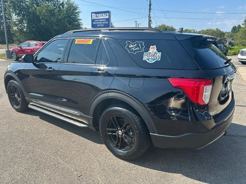 Used 2024 Ford Explorer XLT w/ Equipment Group 202A AWD/4WD image 2