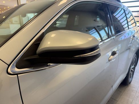 Used 2017 Toyota Highlander SE image 14
