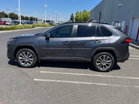 Used 2023 Toyota RAV4 XLE Premium FWD image 8