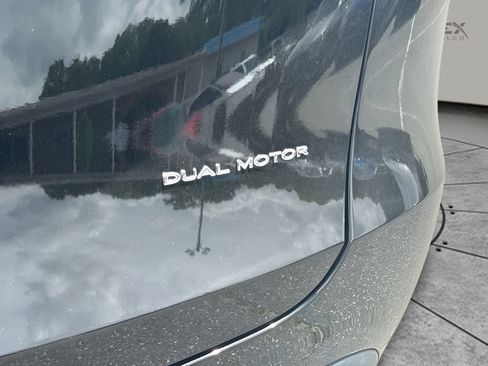 Used 2023 Tesla Model Y Long Range AWD/4WD image 23