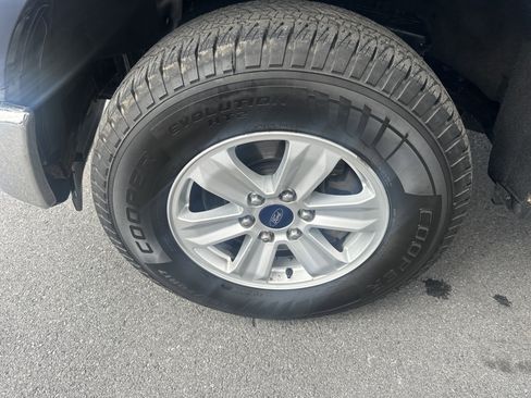 Used 2015 Ford F150 XLT image 11