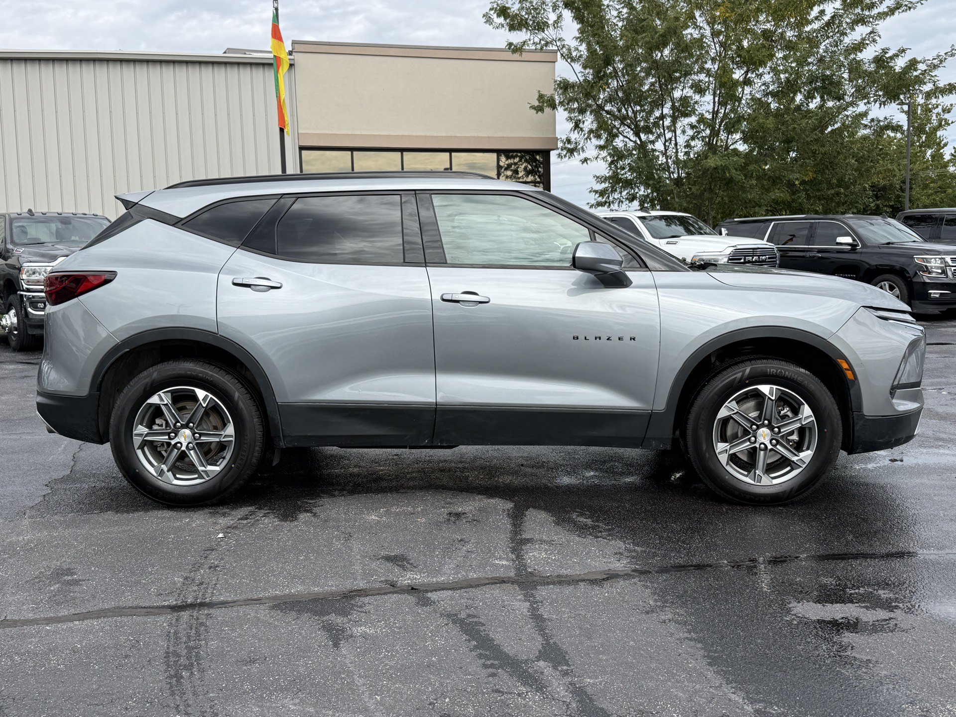 Used 2024 Chevrolet Blazer LT w/ Convenience Package FWD image 9