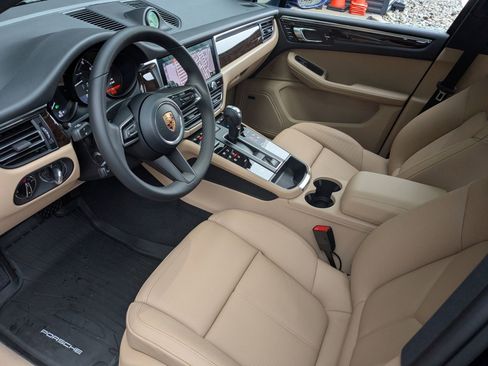 New 2026 Porsche Macan AWD/4WD image 4