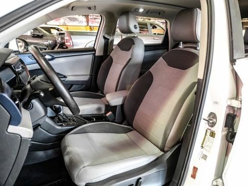 Used 2023 Volkswagen Taos SE w/ Panoramic Sunroof Package image 27