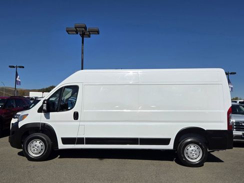 Used 2023 RAM ProMaster 2500 w/ Driver Convenience Group image 7