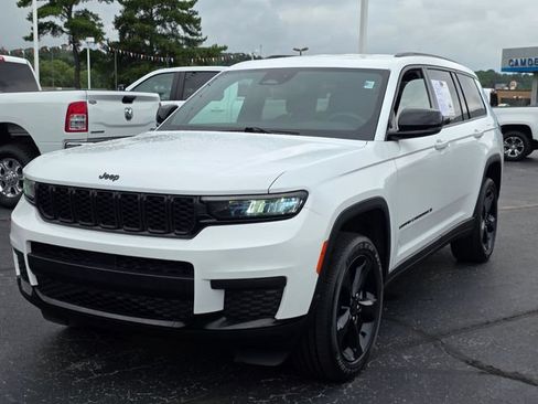 Used 2023 Jeep Grand Cherokee L Laredo RWD image 5