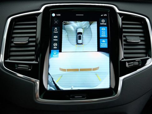 Certified 2024 Volvo XC90 T8 Ultimate AWD/4WD image 32