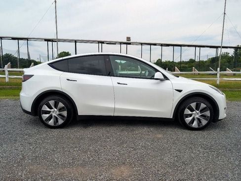 Used 2023 Tesla Model Y Long Range AWD/4WD image 4