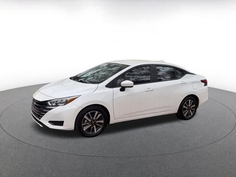 Used 2025 Nissan Versa SV image 8