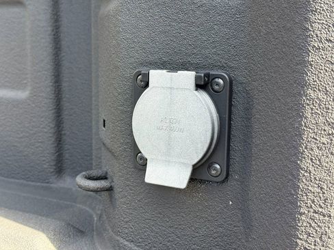 Used 2024 GMC Sierra 1500 AT4 w/ AT4 Premium Package image 9