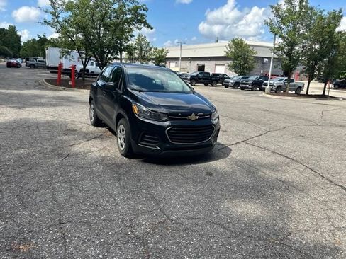 Used 2017 Chevrolet Trax LS FWD image 4