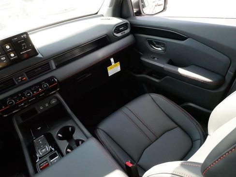 Used 2026 Honda Pilot TrailSport image 11