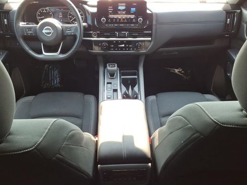 Used 2024 Nissan Pathfinder SV w/ SV Premium Package FWD image 10