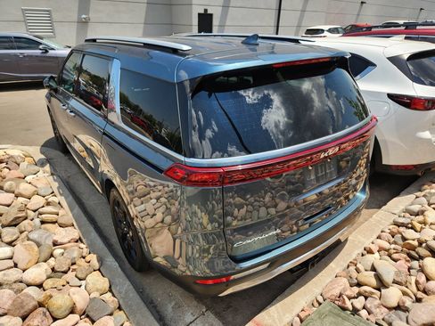 Certified 2022 Kia Carnival SX FWD image 16