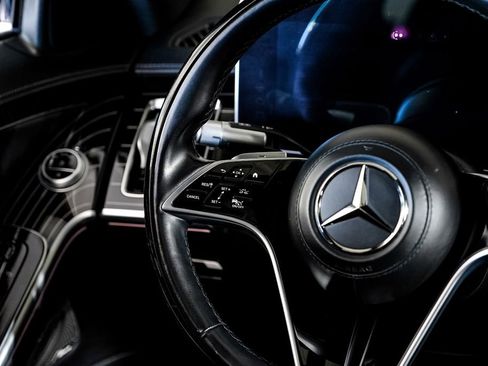 Used 2022 Mercedes-Benz S 580 4MATIC Sedan w/ AMG Line Package image 14