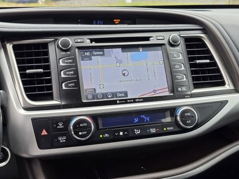 Used 2016 Toyota Highlander XLE image 6